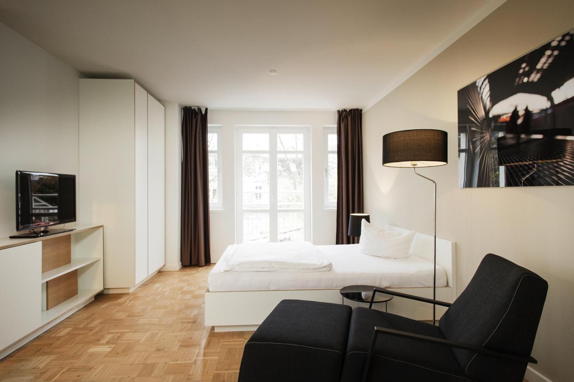 Aparthotel SMARTments business Hamburg Aussenalster 4*
